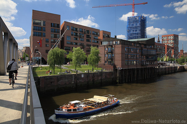 Hamburg HafenCity Brcke Radler Schiff Wasserkanal Strtebeker Ufer