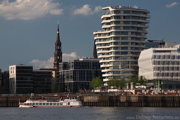 Hamburg Strandkai HafenCity Trme am Elbwasser Boot Schiffsanleger Sdblick