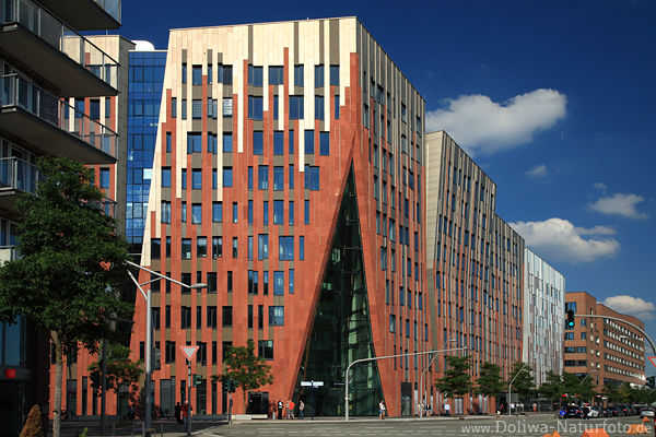 Sumatrakontor bunte Urbankunst in HafenCity Hamburg am Sandtorpark