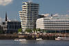 Hamburg HafenCity Strandkai Bauwerke Hochturm Elbwasser Landschaft Schiffe Boote