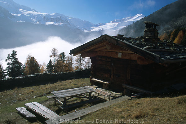 Sdtirol Berge Schutzhtte, Rast ber Wolken, Nebel unter Alpengipfel in Schnee