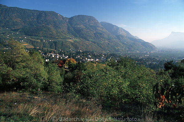 Meran Segenbhel, Blick auf Villenviertel Obermais mit Sdtirol Bergpanorama