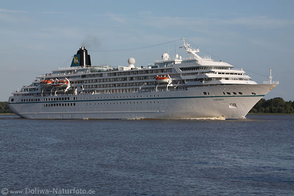 AMADEA Kreuzfahrtschiff in Elbe Wasserfluss