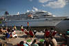 Amadea Kreuzfahrt Schiffsreise Foto ab Hamburg Hafencity Elbe-Terminal Besucher