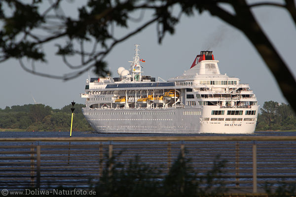 Kreuzfahrtschiff Braemar auf Elbe