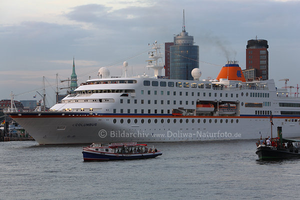 Columbus Passagier-Schiff Kreuzfahrt Hamburg HafenCity Elbreise
