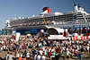 605627_ Hafenfest & Partystimmung in Hafencity am Kreuzfahrtterminal - Queen Mary 2 Besuchparty Foto