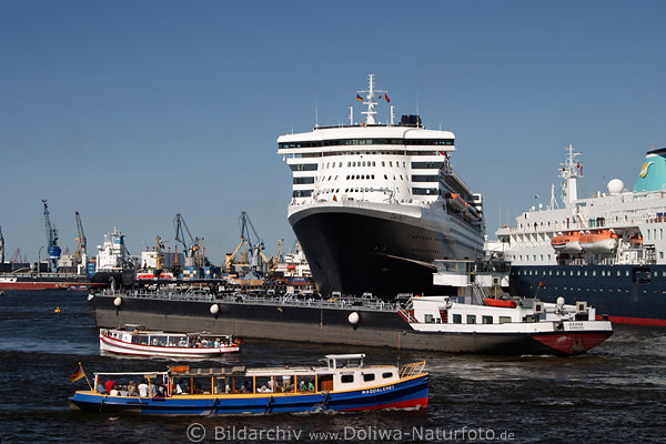 Fhrhafen Barke Oxana am QueenMary2 Barkasse Magdalene-1 Gerda-2 auf Elbe