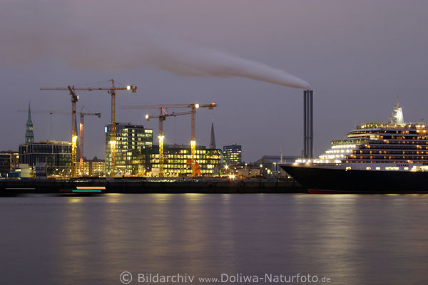 MS Queen Victoria Kreuzfahrt-Schiff in Hamburg Hafenlichter