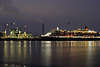 711361_Kreuzfahrt Luxusschiff Queen-Victoria Foto am  Hamburgs Cruise-Center Grasbrookhafen in Nachtlichter