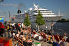 Amadea Kreuzfahrtschiff Bordeinschiffung in Hamburg Elbe Hafen-Terminal Besucher