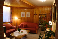 Wohnraum und TV-Raum