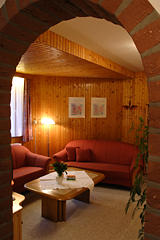 Ziegelbgen statt Tr, Holzverkleidung & Stil