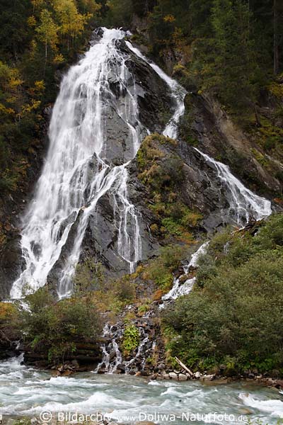 Schleierfall Bergbach Wasserfall strzendes Wildwasser Felsen ber Flussbett