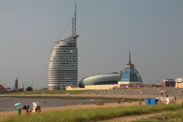 Weserufer Bremerhaven Nordseestrand Foto Trme Mediterraneo Pyramide bei Atlantic Hotel