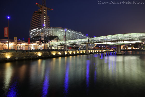 Bremerhaven Architektur Fotokunst Klimahaus Nachtlichter in Wasser