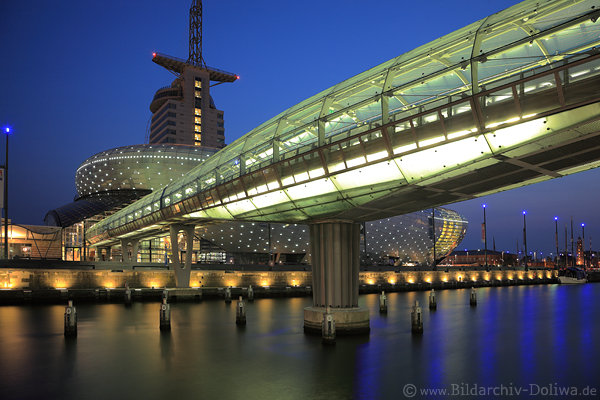 Bremerhaven City Glastunnel Klimahaus Nachtlichter Fotokunst Architektur über Weserwasser