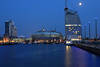 Nachtfoto Bremerhaven Mondlicht Skyline City Türme romantische Wasserpanorama