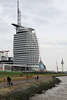 Bremerhaven Hotel Atlantic Hochhaus mit Meerpanorama Blick am Wasserufer Außenweser