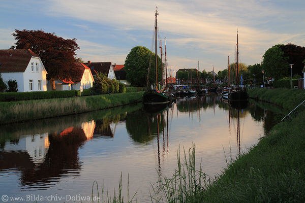 Carolinensiel Schiffe Boote am Harle Ufer Port Bild Wasserfluss von Nordsee bis Wittmund