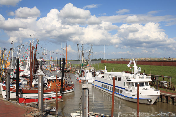 Ditzum Ems-Hafenpanorama Wolkenstimmung �ber Dollard Schiffsf�hre Kutter