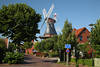 Ditzum Strassenbild Windmühle Grünidylle Postkartenmotiv Emsdorf romantische Stadtlandschaft