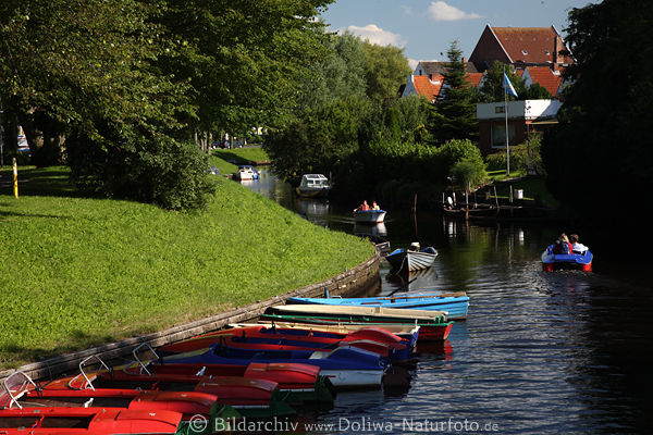 Friedrichstadt Fluss Oster-Sielzug-Gracht Boote auf Tour in Wasserkanal