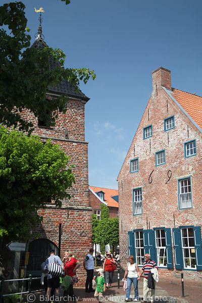 Greetsiel Altstadt, Backsteinbau, Kirche, Gasse, Besucher, historische H�user, Hollandstil