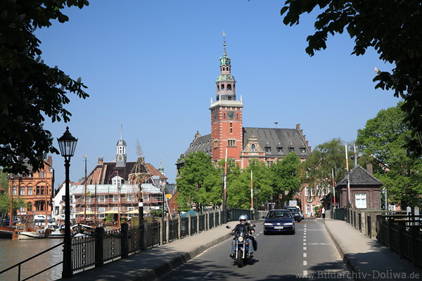 Leer Leda-Brücke Altstadt Rathaus-Blick Schiffe Museumshafen Bild