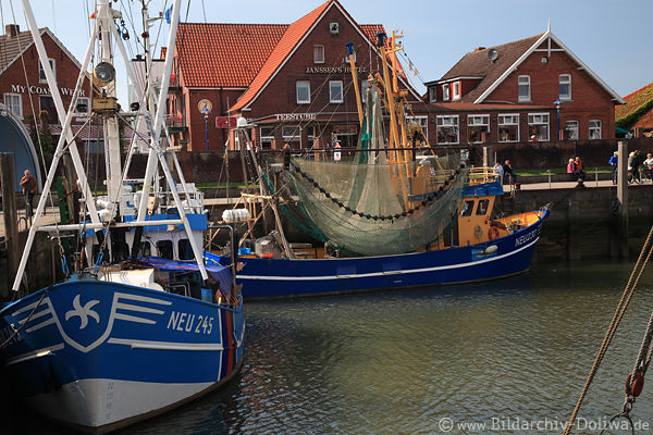 Neuharlingersiel Schiffe Krabbenkutter Hafen Nordseeküste Port Wasserufer Teestube Hotelhäuser Neuharlingersiel Schiffe Krabbenkutter Hafen Nordseeküste Port Wasserufer Teestube Hotelhäuser