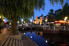 Papenburg Emskanal Nacht Laternenlicht am Wasser Brücke Ufercafé Rathaus