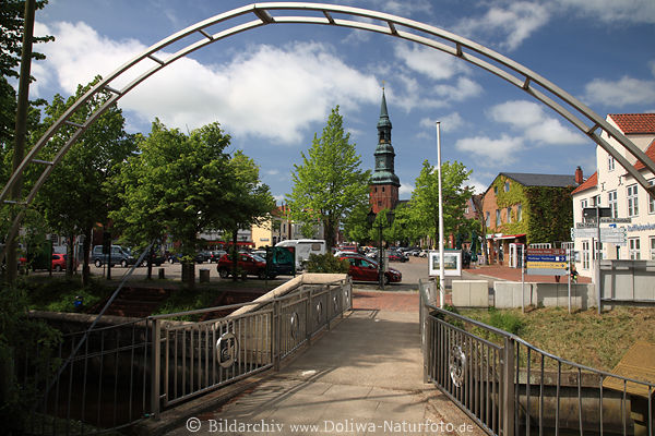 Tnning Marktplatz Brckenbogen Kirche Frhlingsblick