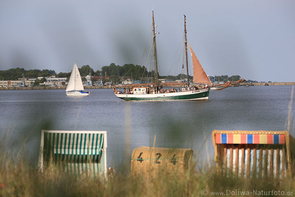 Eckernf�rde Ostseebucht Strandk�rbe Bild Meer Jachtschiff Jachara Segelboot Wassert�rn
