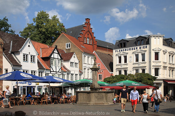 Nordermarkt Foto Flensburger Altstadt historische Huser Cafs Neptun-Brunnen Spaziergnger