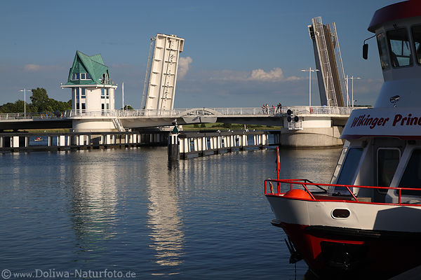 Aqudukt Wasserbrcke Bild ber Schlei-Fjord Kappeln Sicht vom Schiff am Hafenufer
