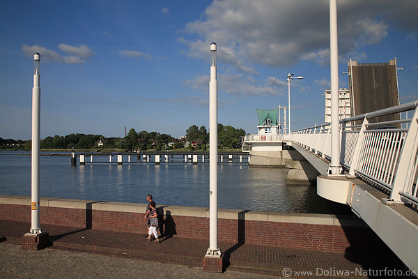 Schlei-Brcke Uferweg Unterfhrung in Kappeln Wasser-Landschaft