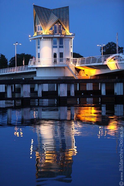 Schleibrücke Nachtfoto 1906958 Steuerhaus Lichter Spiegelung in Wasser blaue Abendstimmung