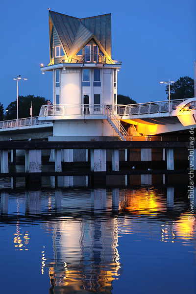Schleibrücke Steuerhaus Nachtlichter in Blauwasser Kappeln Abendstimmung Bild