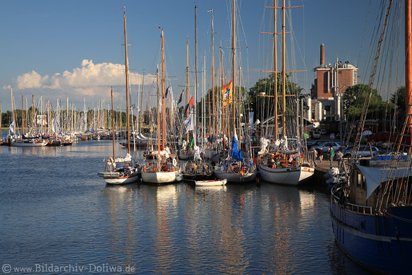 Yachthafen Kappeln Bilder Segelboote in Wasserlandschaft Fjord Schlei Panoramafotos