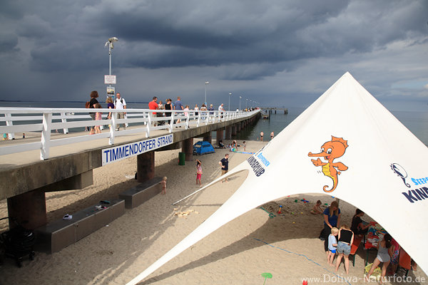 Timmendorfer Strandmole Kinderzelt am Meer Wassersteg Seebr�cke Landschaft
