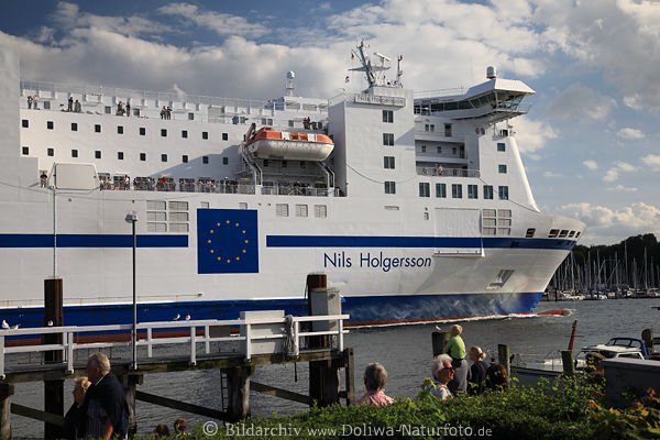 Ostseefhre NilsHolgersson in Travemnde Passagierschiff Besucher Travefahrt