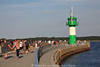 Molenbake Travemünde Leuchtturm Mole-Besucher Paare Ostsee Spaziergang am Meer