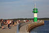 Molenbake�Travem�nde Leuchtturm Mole-Besucher Paare Ostsee Spaziergang am Meer