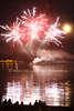 Feuerwerke Eckernförde Knalllichter Mond Wasser Ostsee Nachtfoto