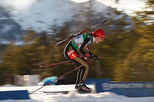 Kati Wilhelm Fotografie Kunstdruck Sportmotiv auf Fotoleinwand Biathletin Poster