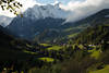 Prgraten Talkessel Naturfoto Morgenstimmung in Alpen Berge Steilhnge Dorf Grnwiesen