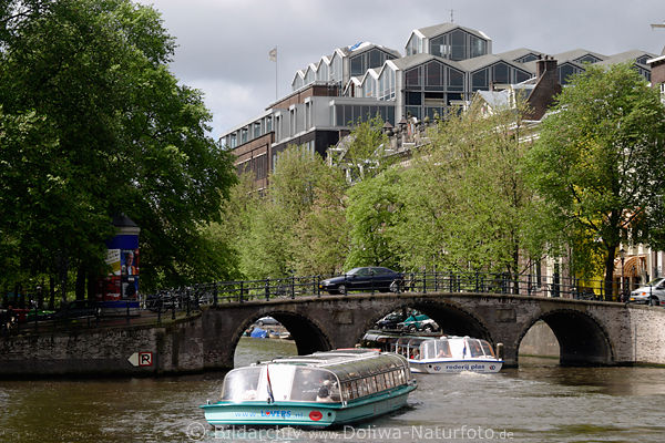 Amsterdam Architektur Flair Paar Schiffe in Wasser-Landschaft Gracht Bootstour