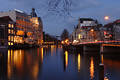 Amsterdam Romantik Nachtlichter in Gracht Amstel-Wasser Brücken Landschaft Panorama
