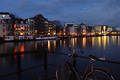 Amsterdam Wasser City Skyline Nachtlichter Spiegelung Amstel Ufer Wohnboote Foto