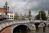 Amsterdam Blauwbrug Amstelbrücke Bild mit Aäron-kerk Blick Tunnels